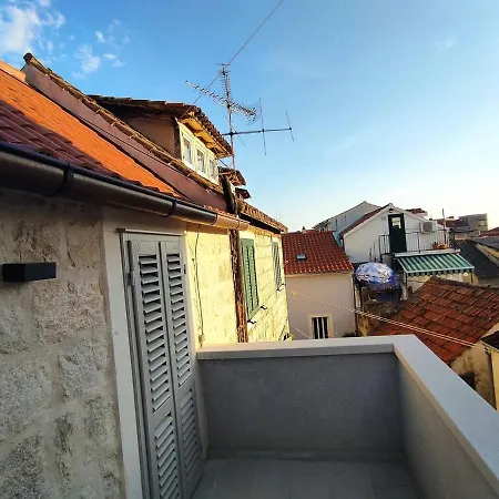 The Center Of Split, Renovated Stone House Apartmán